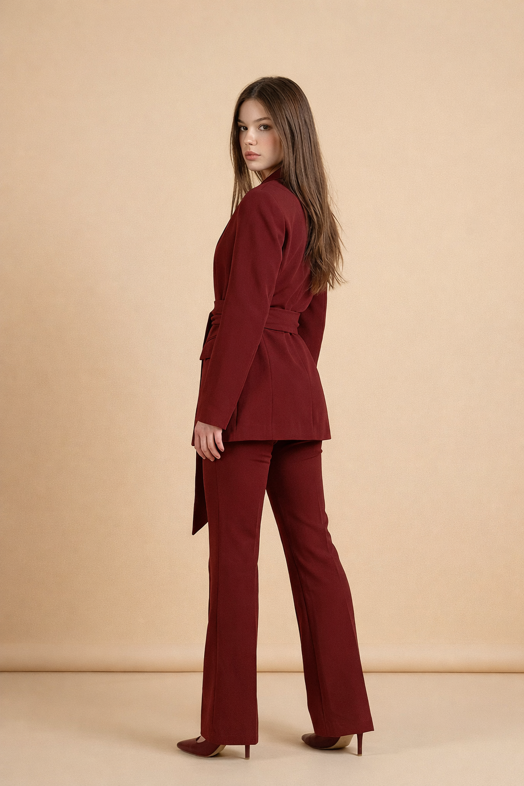 Ensemble blazer et pantalon pour femme – look élégant et professionnel
vista posteriore
