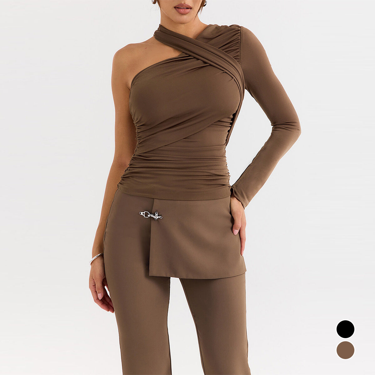 Top une épaule Envy-Store beige ou noir coupe ajustée manches longues plis épaule asymétrique longueur courte 40–50 cm