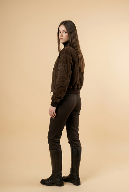 Veste femme en suédine marron tendance avec coupe courte et style casual chic